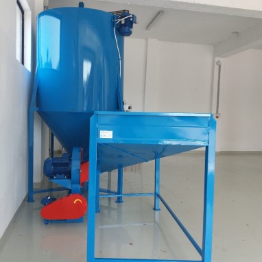 Mješaona okomita od 2-3 t zapremine s mlinom 2t -h ili 3t-h kapac. i spremnikom