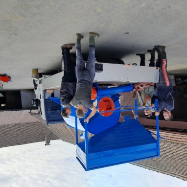 Mješaona okomita od 2-3 t zapremine s mlinom 2t -h ili 3t-h kapac. i spremnikom