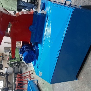 Mlin veliki na kardan i na motor 5,5kw kapac.1,5t-h