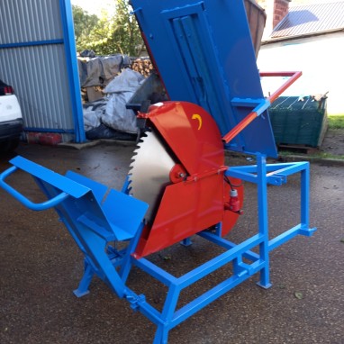 Cirkular s pokretnim stolom