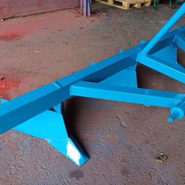 Stroj za jamičenje i ogrtanje