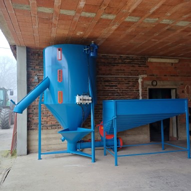 Mješaona okomita od 2-3 t zapremine s mlinom 2t -h ili 3t-h kapac. i spremnikom