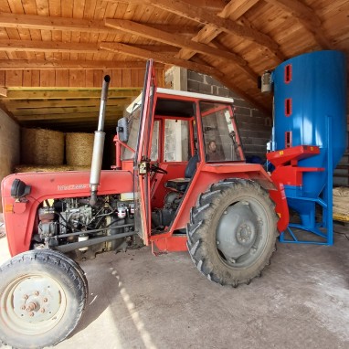 Mješaona okomita od 500-1500kg zapremine s mlinom na kardan