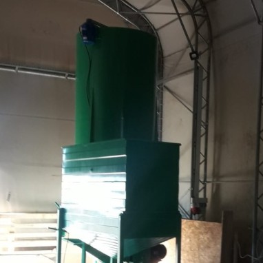 Mješaona okomita od 2-3 t zapremine s mlinom 2t -h ili 3t-h kapac. i spremnikom