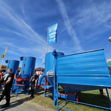 Mješaona okomita od 2-3 t zapremine s mlinom 2t -h ili 3t-h kapac. i spremnikom