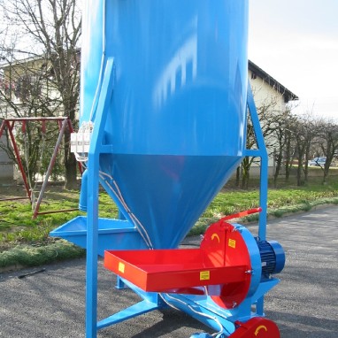Mješaona okomita od 2-3 t zapremine s mlinom 2t -h ili 3t-h kapac. i spremnikom