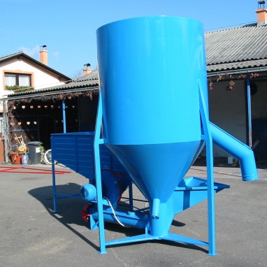 Mješaona okomita od 2-3 t zapremine s mlinom 2t -h ili 3t-h kapac. i spremnikom