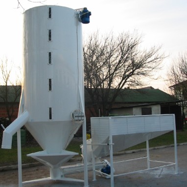 Mješaona okomita od 2-3 t zapremine s mlinom 2t -h ili 3t-h kapac. i spremnikom