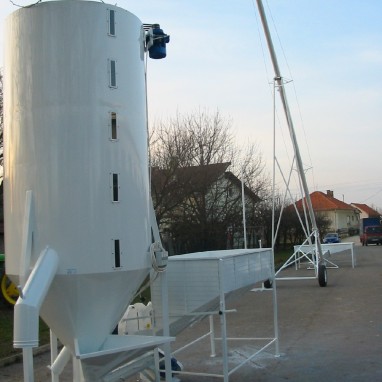 Mješaona okomita od 2-3 t zapremine s mlinom 2t -h ili 3t-h kapac. i spremnikom